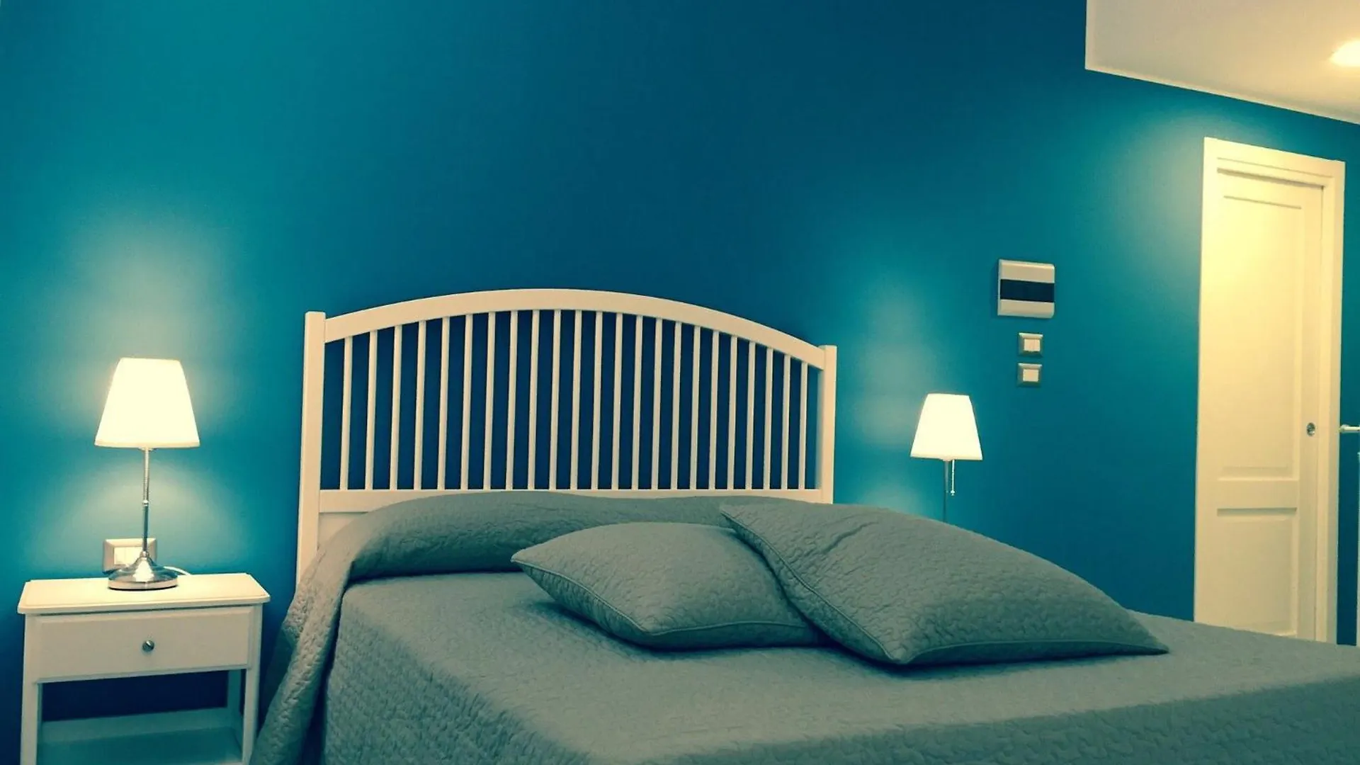 Isola Charm B&B - A Historic Villa Near Punta Del Pero Beach Syracuse Bed & Breakfast