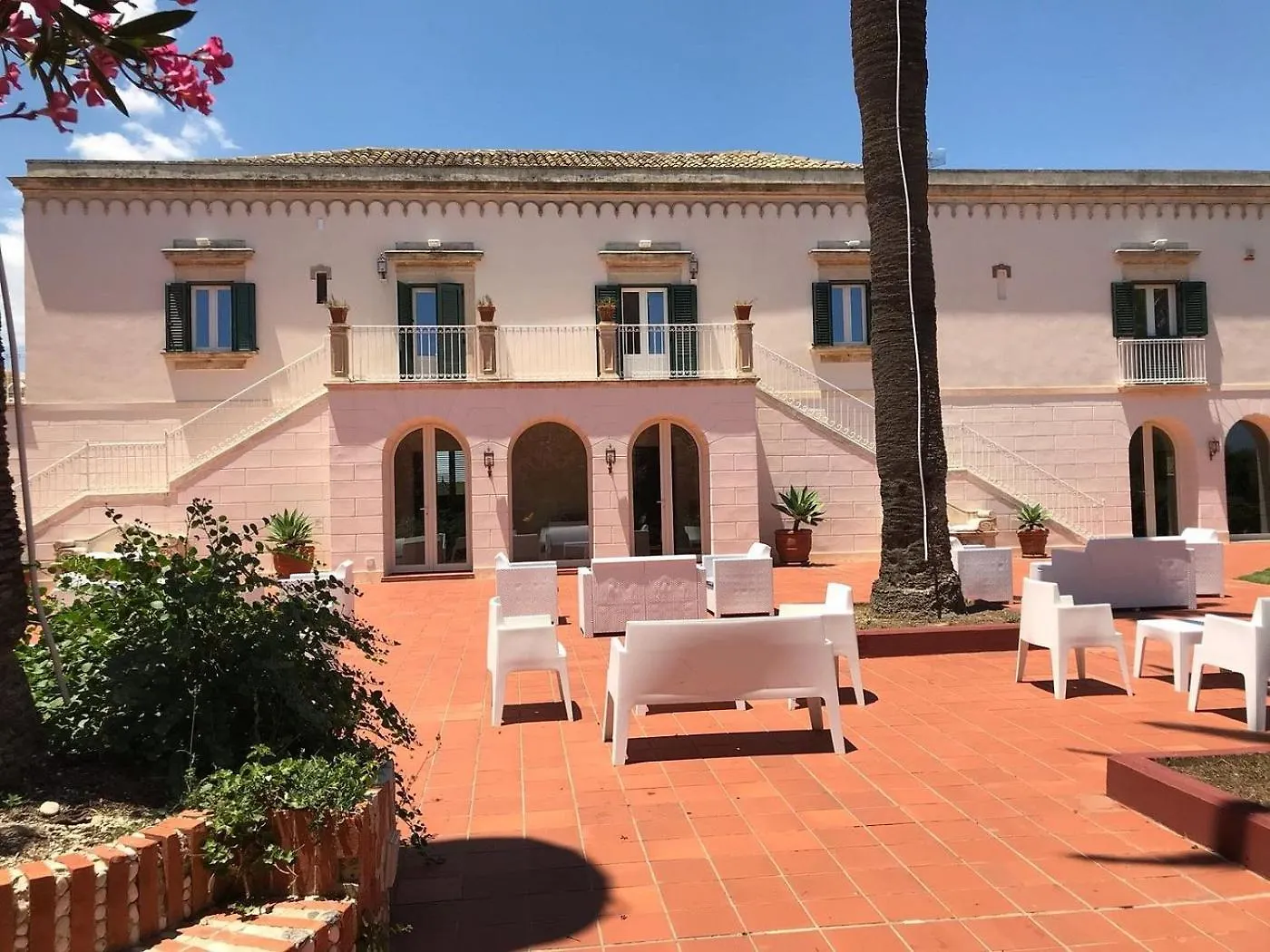Isola Charm B&B - A Historic Villa Near Punta Del Pero Beach Syrakus Frühstückspension