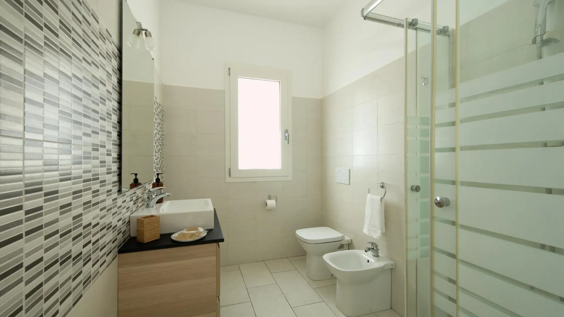 Isola Charm B&B - A Historic Villa Near Punta Del Pero Beach Syracuse Bed & Breakfast