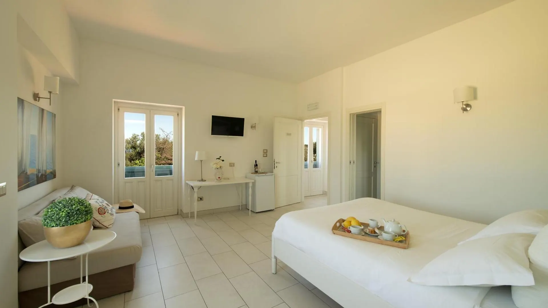 Bed & Breakfast Isola Charm B&B - A Historic Villa Near Punta Del Pero Beach Syracuse