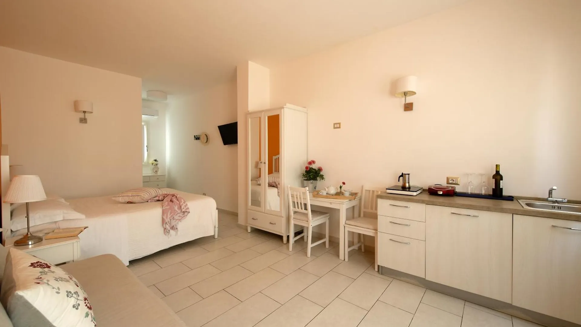 Isola Charm B&B - A Historic Villa Near Punta Del Pero Beach Syracuse Italy