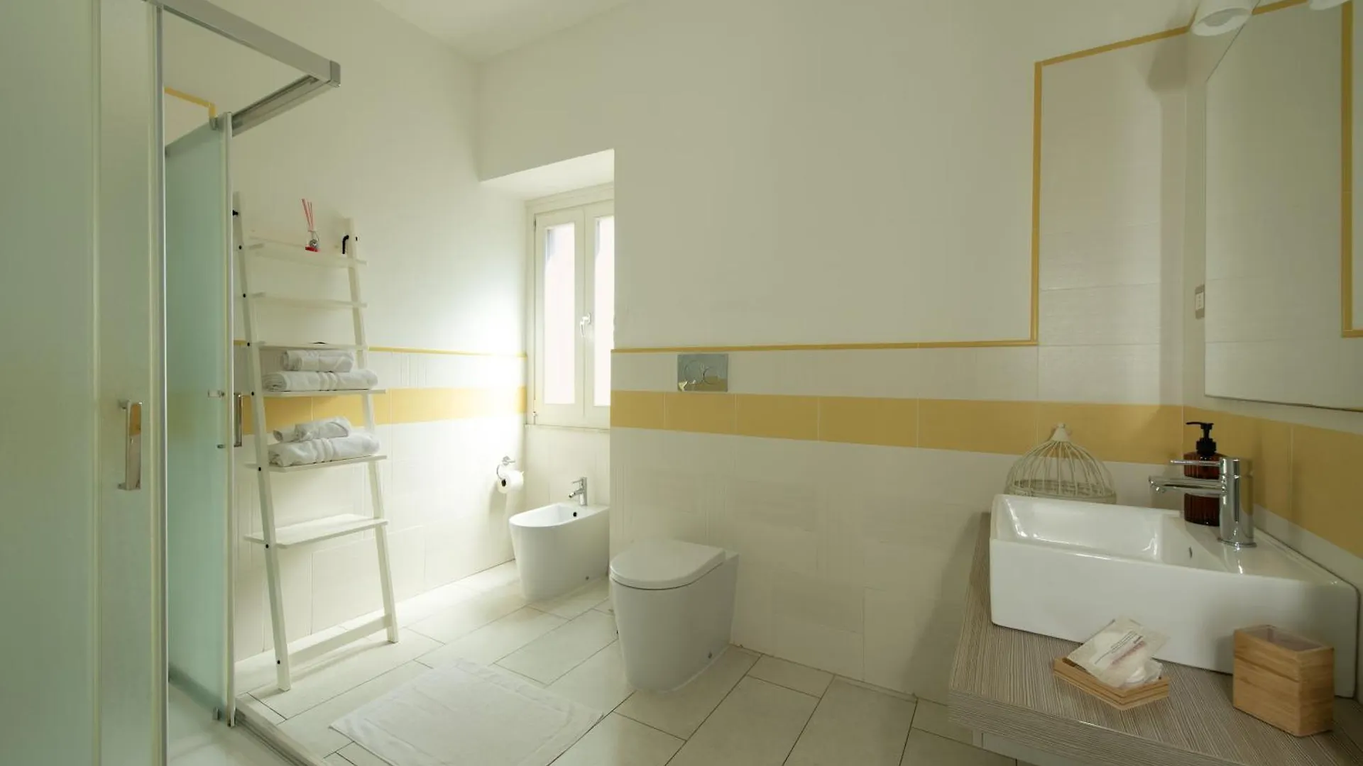 Isola Charm B&B - A Historic Villa Near Punta Del Pero Beach Syracuse Bed & Breakfast