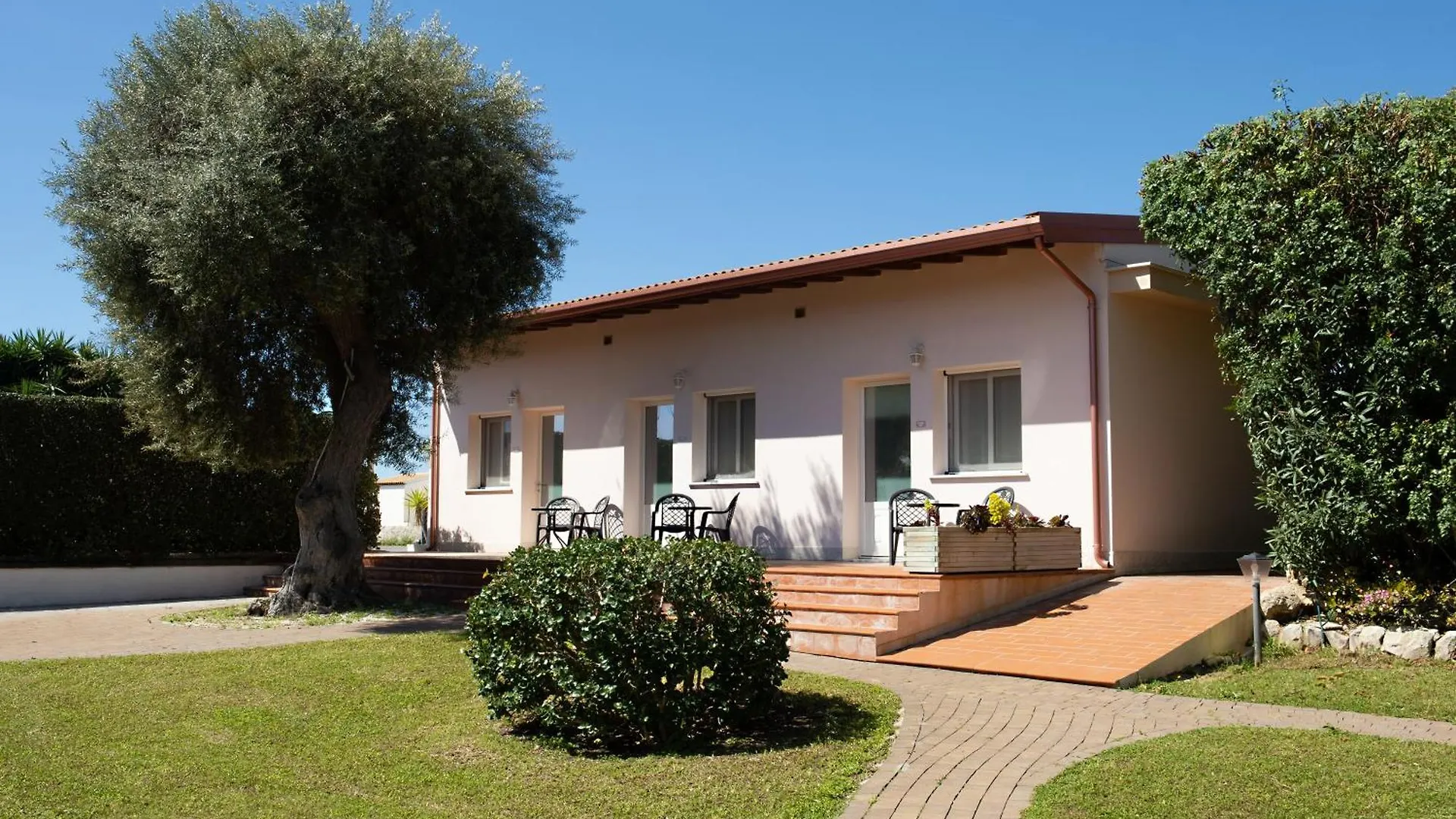 Isola Charm B&B - A Historic Villa Near Punta Del Pero Beach Syrakus Frühstückspension