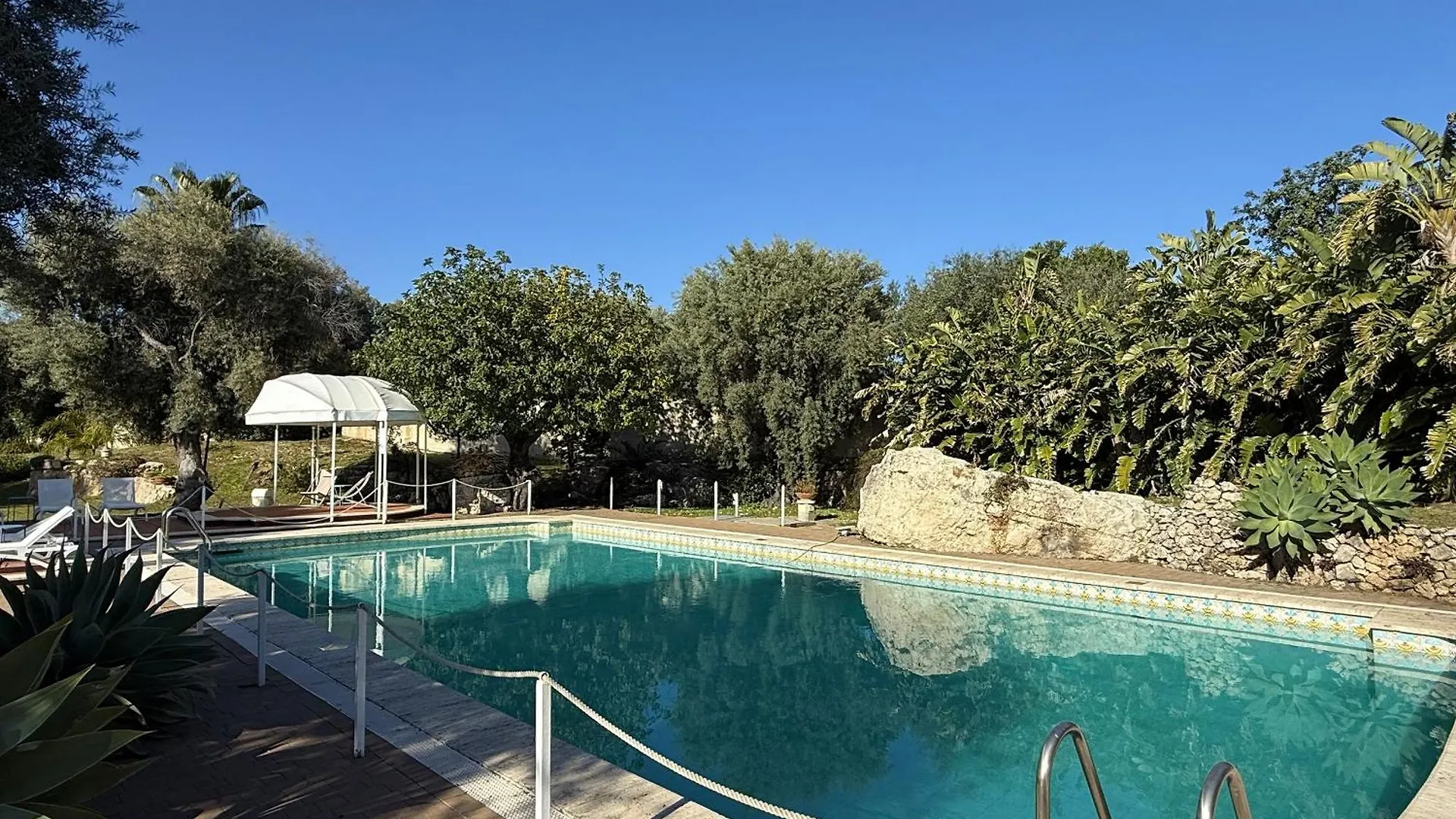Isola Charm B&B - A Historic Villa Near Punta Del Pero Beach Syrakus Italien