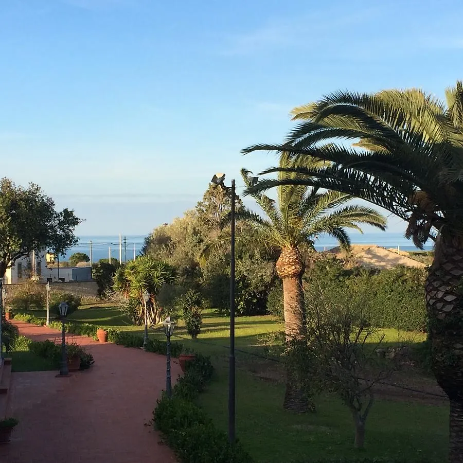 ** Frühstückspension Isola Charm B&B - A Historic Villa Near Punta Del Pero Beach Syrakus Italien