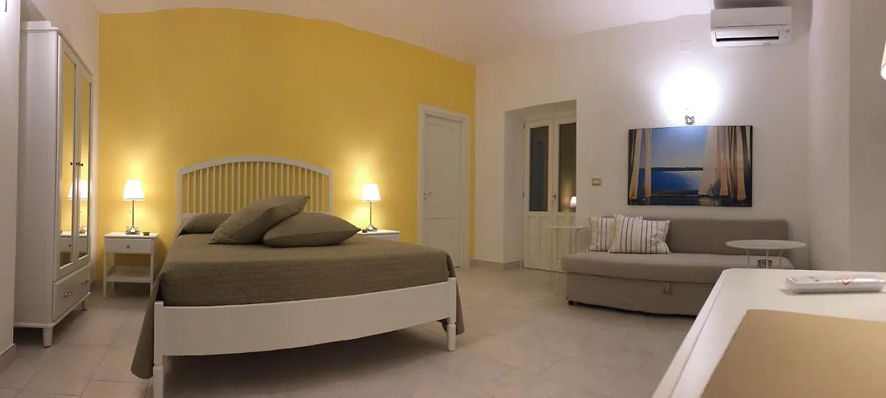 Isola Charm B&B - A Historic Villa Near Punta Del Pero Beach Syracuse Bed & Breakfast