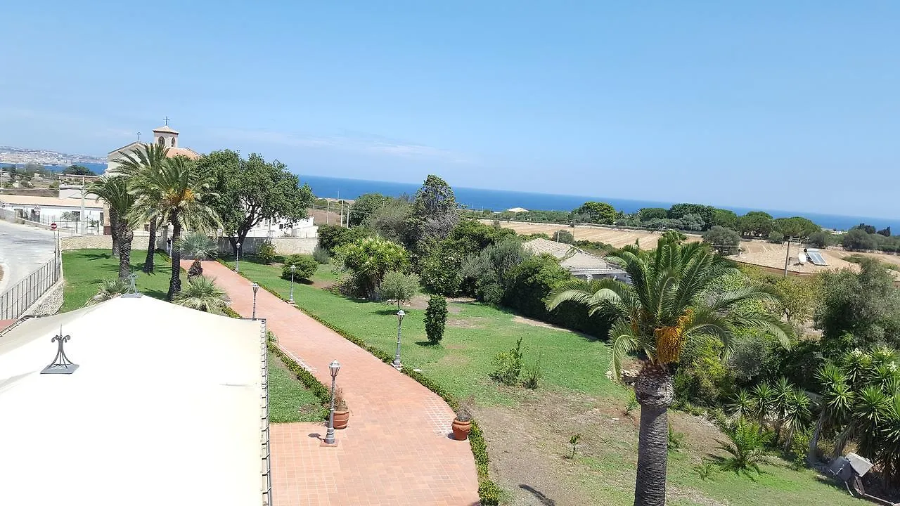 Bed & Breakfast Isola Charm B&B - A Historic Villa Near Punta Del Pero Beach Syracuse