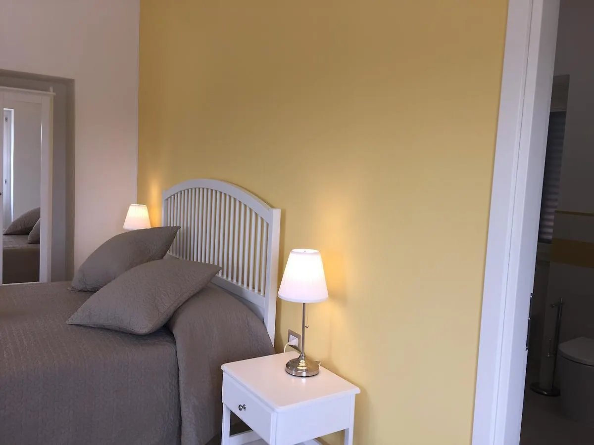 ** Frühstückspension Isola Charm B&B - A Historic Villa Near Punta Del Pero Beach Syrakus Italien