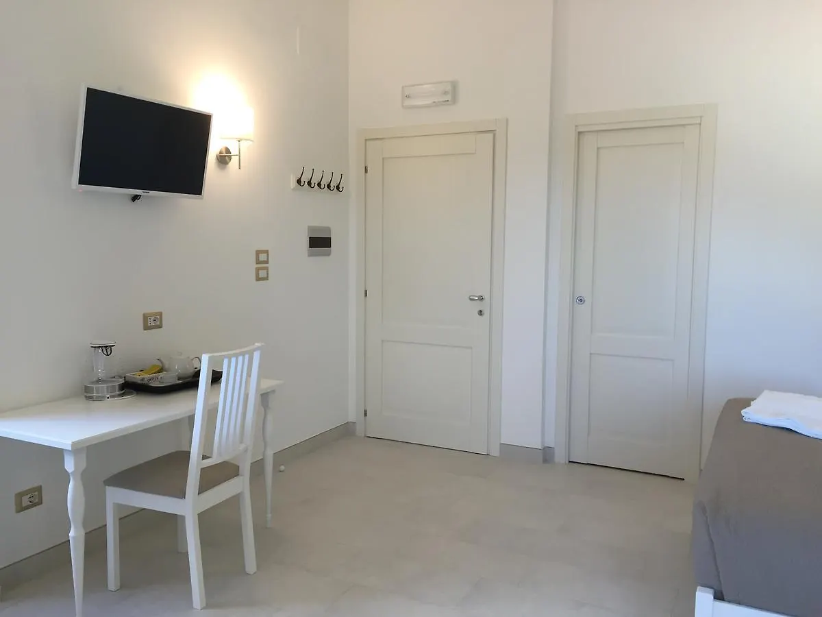 Isola Charm B&B - A Historic Villa Near Punta Del Pero Beach Syracuse