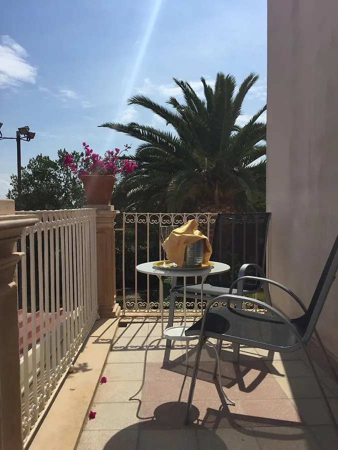 ** Bed & Breakfast Isola Charm B&B - A Historic Villa Near Punta Del Pero Beach Syracuse Italië