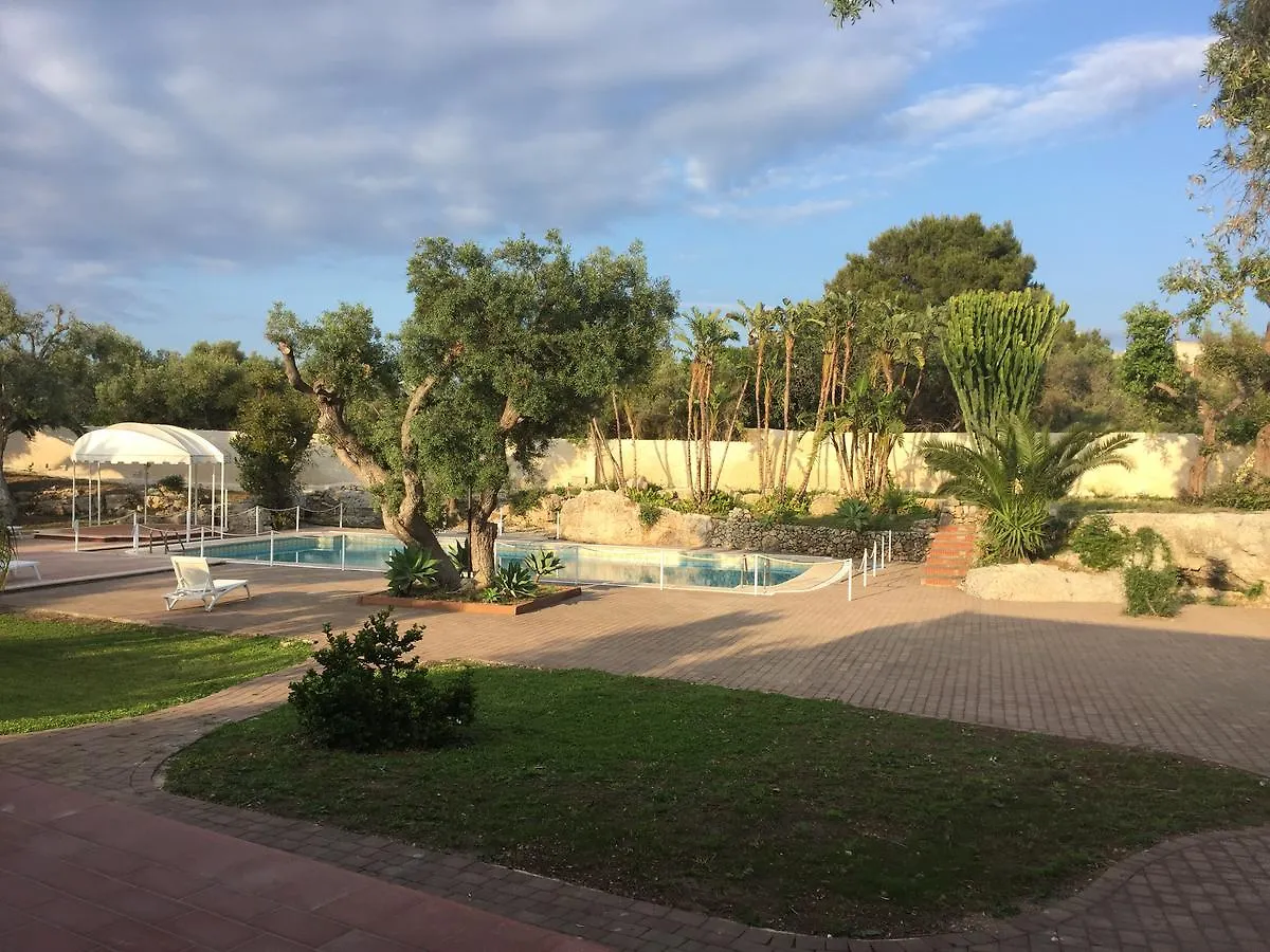 Isola Charm B&B - A Historic Villa Near Punta Del Pero Beach Syracuse Bed & Breakfast