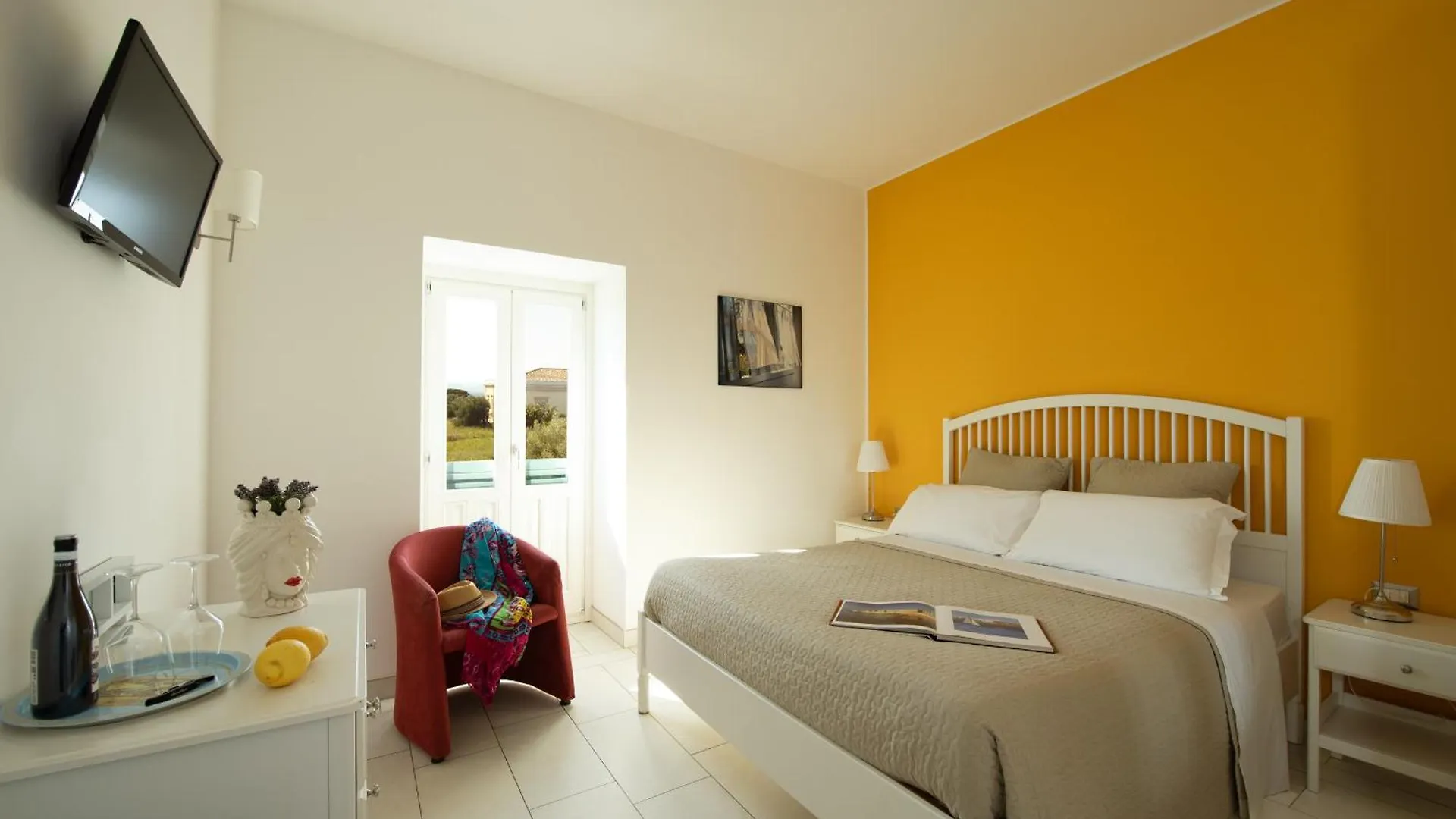 Bed & Breakfast Isola Charm B&B - A Historic Villa Near Punta Del Pero Beach Syracuse