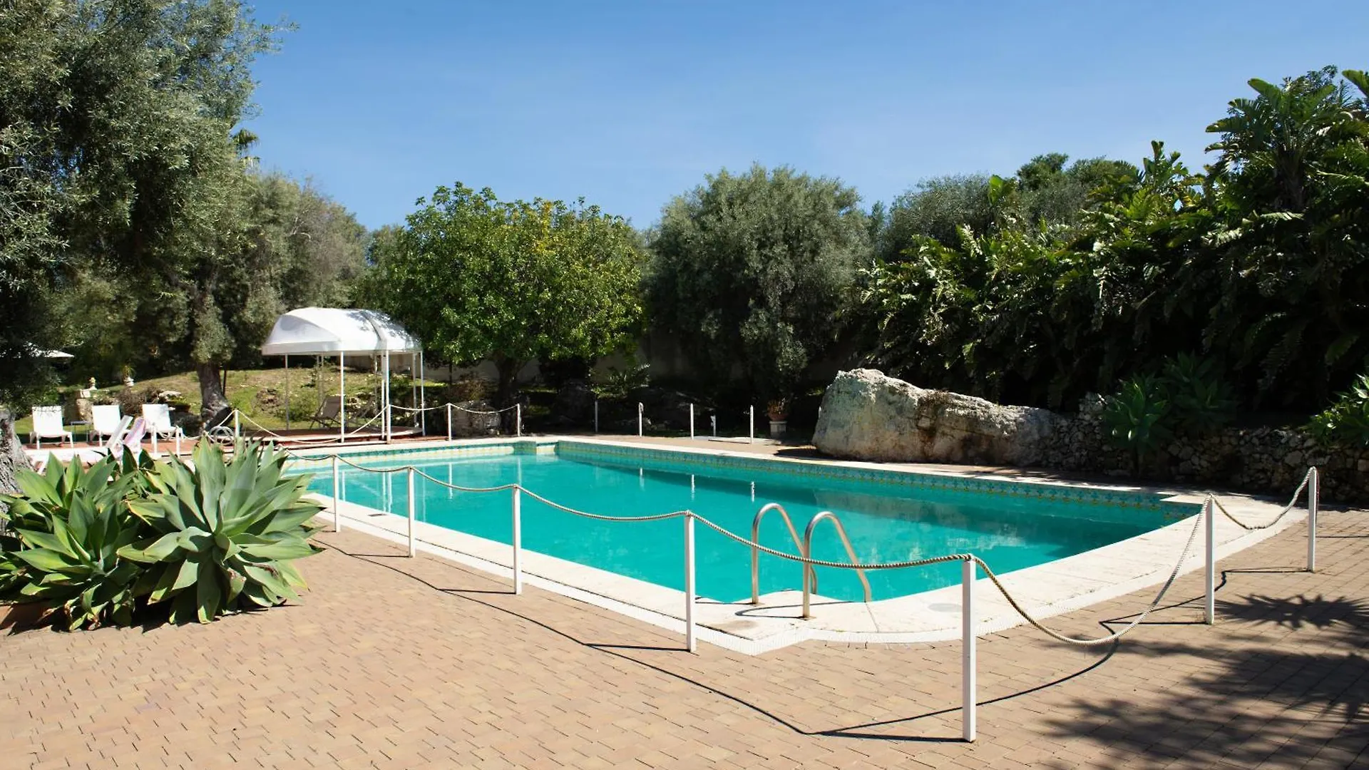 ** Bed & Breakfast Isola Charm B&B - A Historic Villa Near Punta Del Pero Beach Syracuse Italy