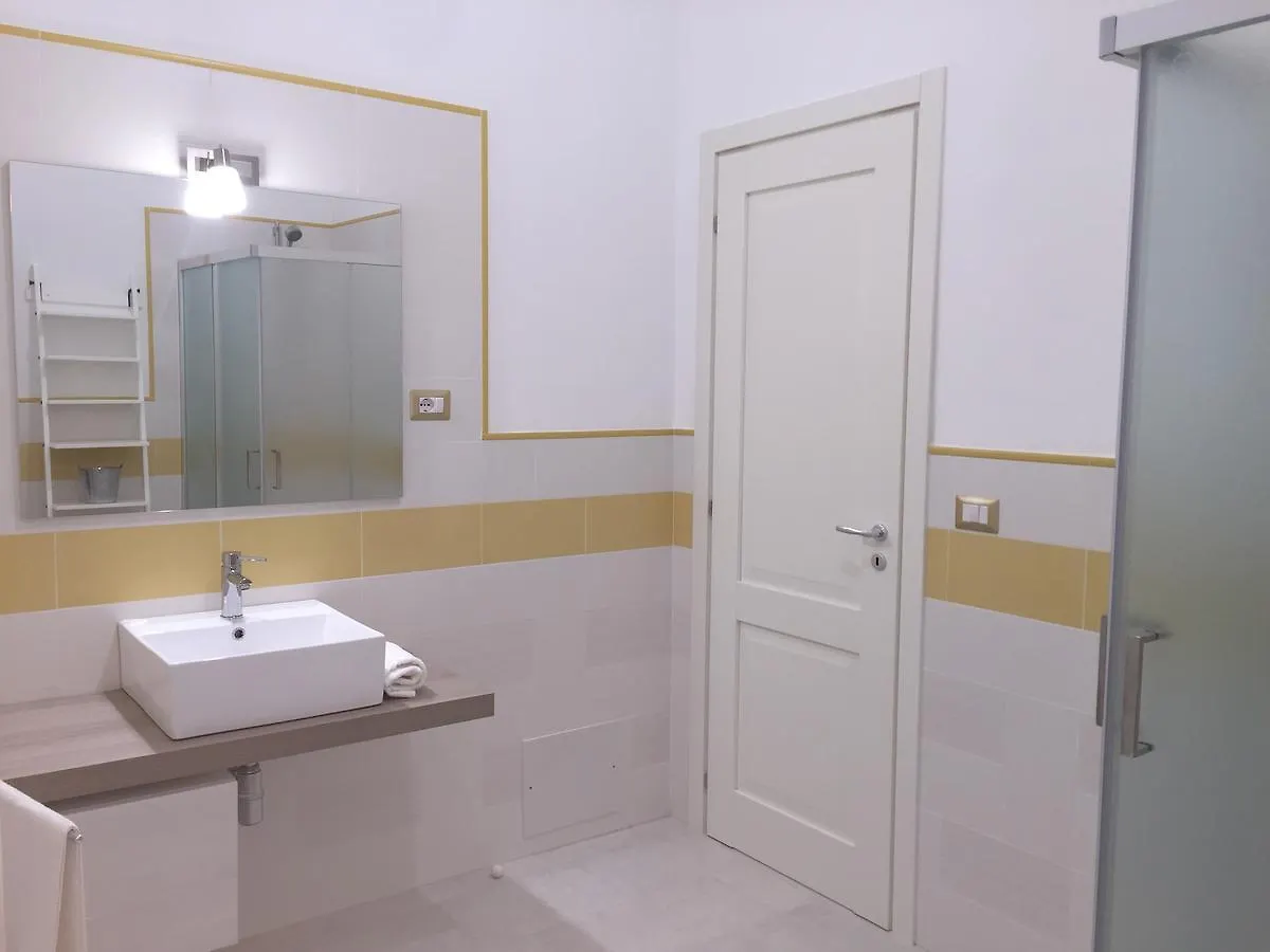 سيراكوزا Isola Charm B&B - A Historic Villa Near Punta Del Pero Beach 2*,  إيطاليا