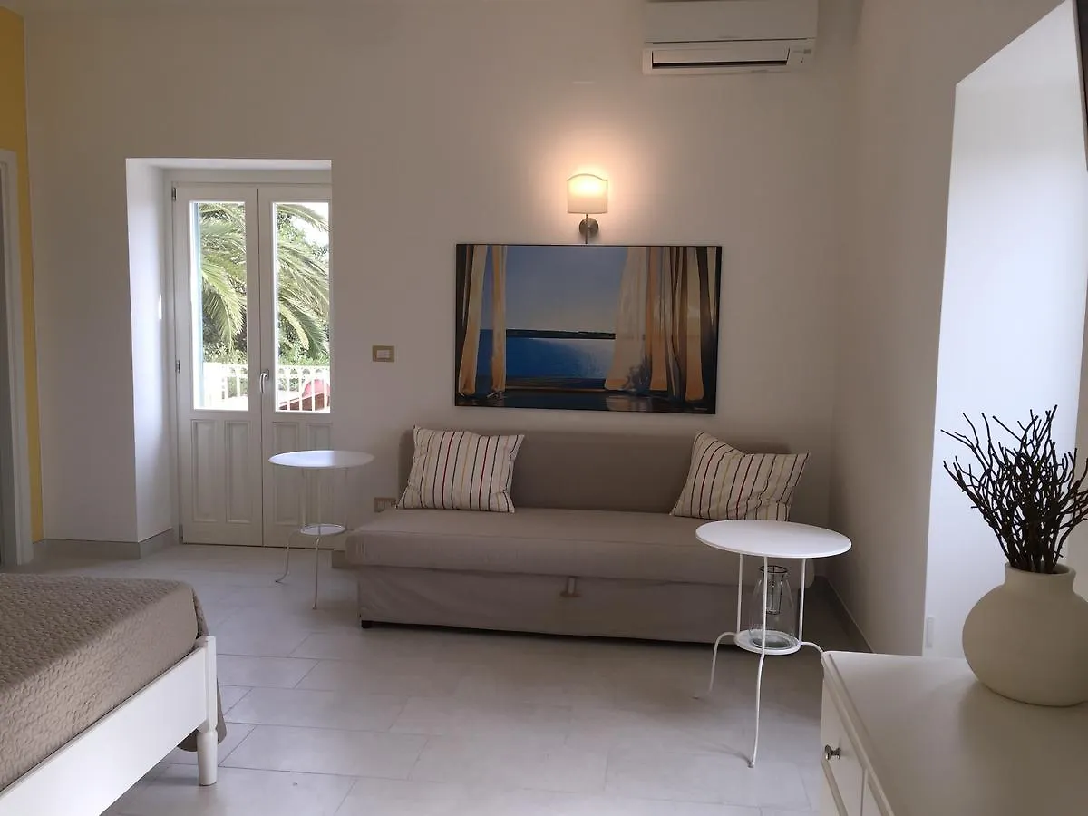 Isola Charm B&B - A Historic Villa Near Punta Del Pero Beach Syracuse Bed & Breakfast