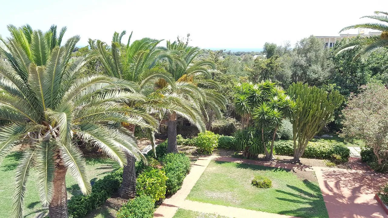 לינה וארוחת בוקר סירקוזה Resort Villa Isola B&B