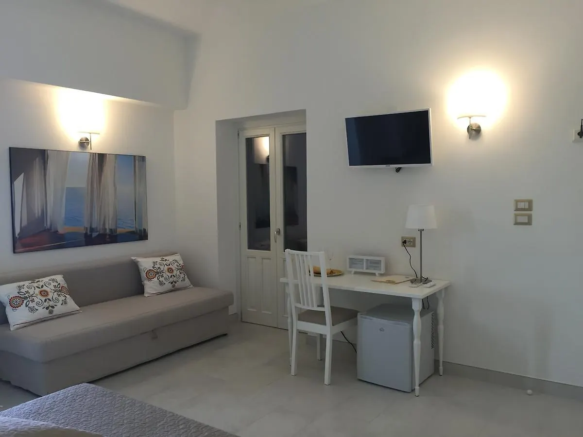 سيراكوزا Isola Charm B&B - A Historic Villa Near Punta Del Pero Beach
