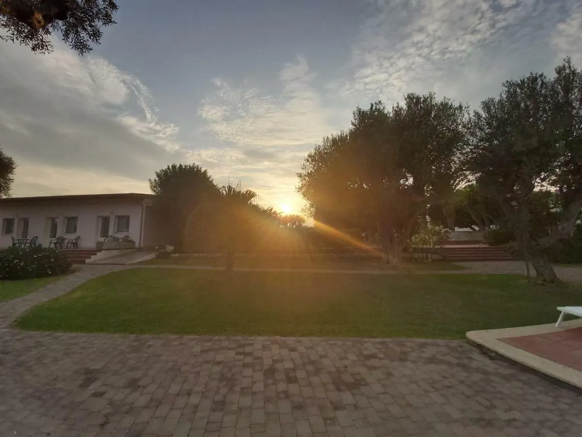 ** Bed & Breakfast Isola Charm B&B - A Historic Villa Near Punta Del Pero Beach Syracuse Italy