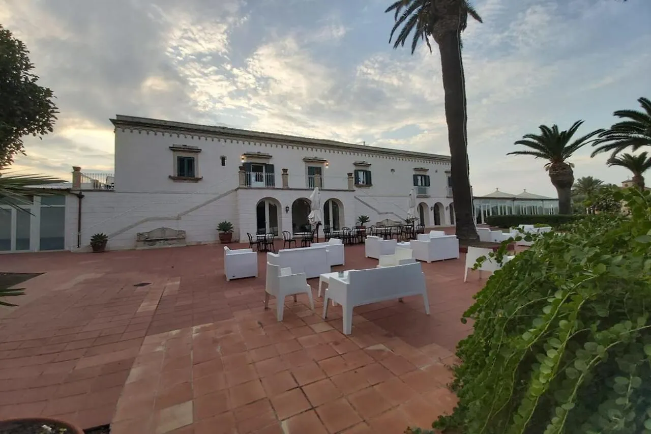 Isola Charm B&B - A Historic Villa Near Punta Del Pero Beach Сиракузы 2*,