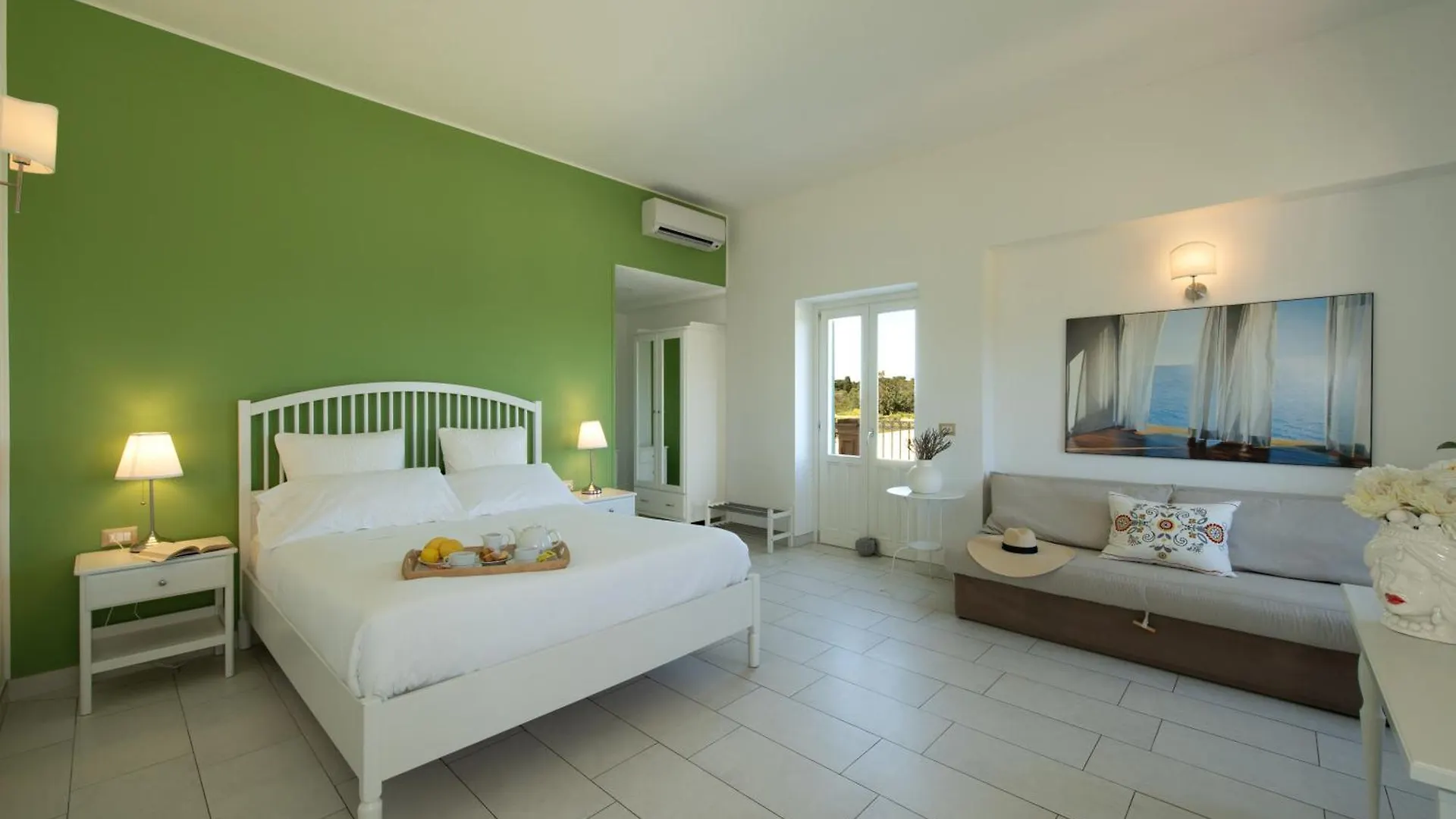 Isola Charm B&B - A Historic Villa Near Punta Del Pero Beach Сиракузы 2*,  Италия