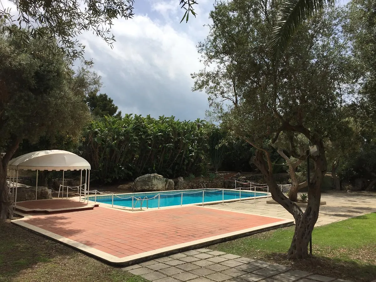 Isola Charm B&B - A Historic Villa Near Punta Del Pero Beach Сиракузы