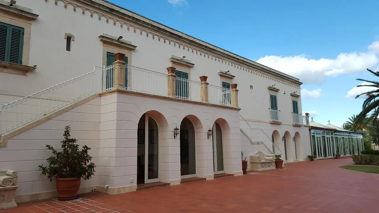 Isola Charm B&B - A Historic Villa Near Punta Del Pero Beach Сиракузы 2*,