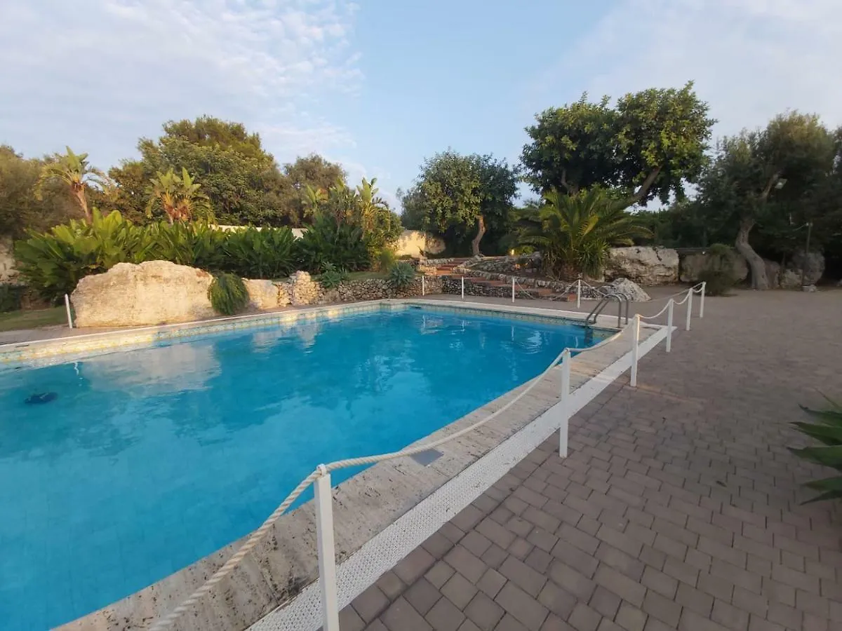 Isola Charm B&B - A Historic Villa Near Punta Del Pero Beach Сиракузы